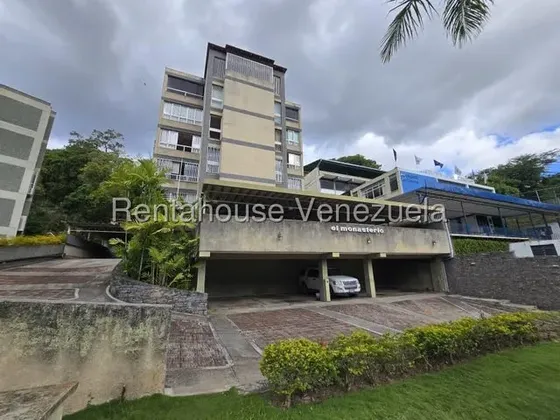 Apartamento En Venta Tipo Pent-house Cumbres De Curumo Con Vista Al Ávila #26-22011