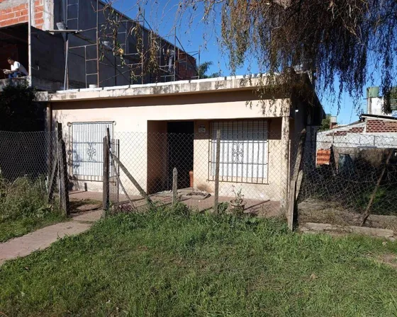 Casa A La Venta De 3 Ambientes  En Cuartel V