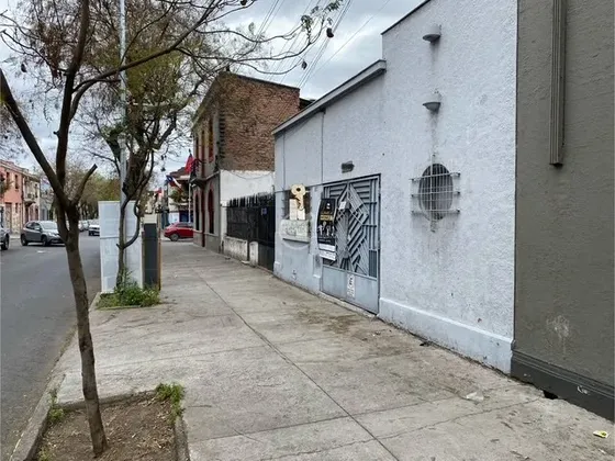 Casa En Venta De 10 Dorm. En Santiago
