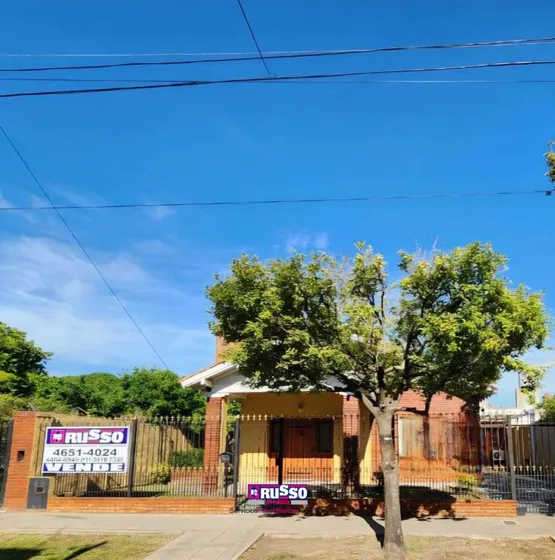 Venta Casa 3 Ambientes San Justo - Con Cochera Y Jardin