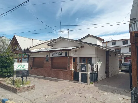 2 Casas En El Centro De Esquel. Exclusivo!!