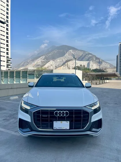 Audi Q8 3.0 V6 S Line Mild Hybrid 5 Pasajeros At