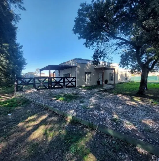 Casa En Venta - 4 Dormitorios 2 Baños - Cochera - 1.362mts2 - Haras Del Sur Ii