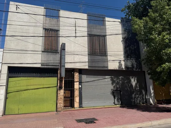 Venta Casa Con Local Comercial - 2 Pisos