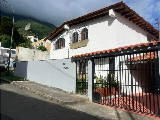 Vendo Casa 400m2 Los Palos Grandes 8111