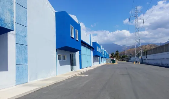Galpón Moderno En Venta Servicios. Construidos A Doble Altura  Estructura Completamente Reforzadas Toda La Permisología En Regla.sistemas,monta Carga Y Traspaleta Nela 23-3912