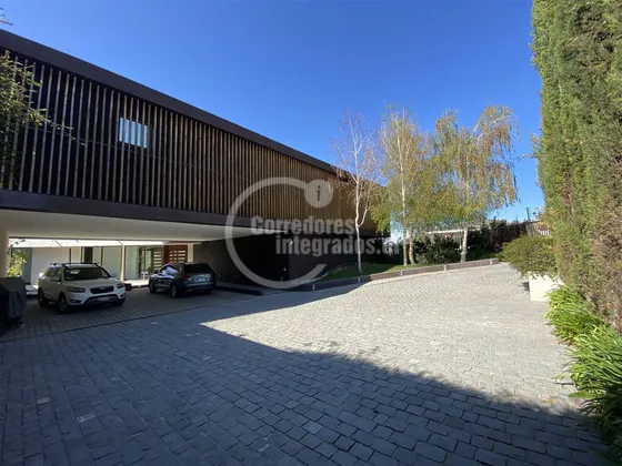 Casa En Venta De 5 Dorm. En Lo Barnechea