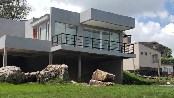 Alquiler Turismo Casa Cima De Sierra De Los Padres Vista Panorámica Al Golf Y La Sierra, 2 Habitaciones 5 Personas Aire Acondicionado Blackout Leña Parrilla Pileta Garage Mascota Mar Del Plata