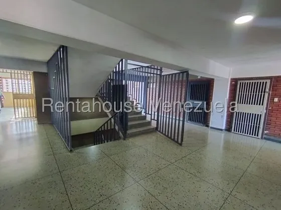 Erika Armeya Vende, Oficina Ubicada En El Centro De Barquisimeto, Cerca Del Edificio Nacional. Flex: 25-17084