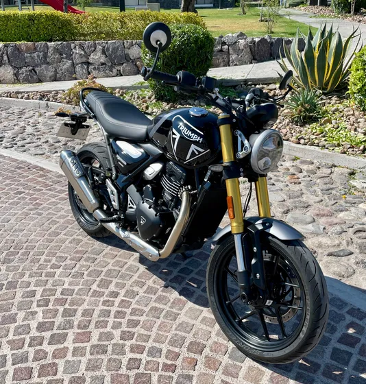 Triumph Speed 400 Prácticamente Nueva.