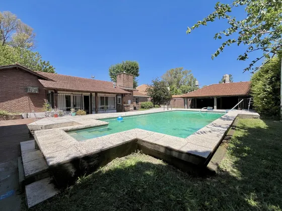 Imponente Casa En Una Planta Con Parque Y Piscina En Don Torcuato, Tigre.