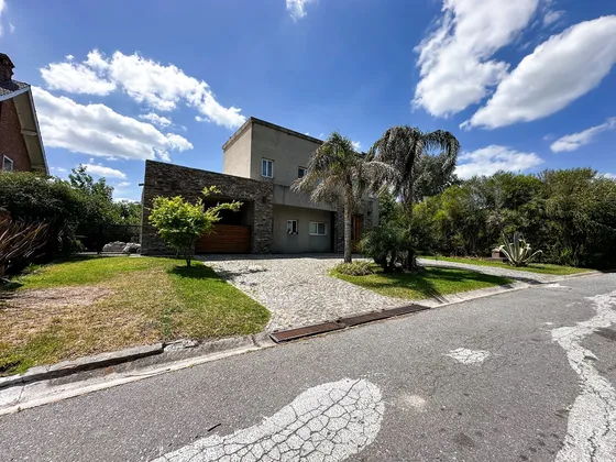 Casa  En Venta En Ombues De Hudson, Berazategui, G.b.a. Zona Sur