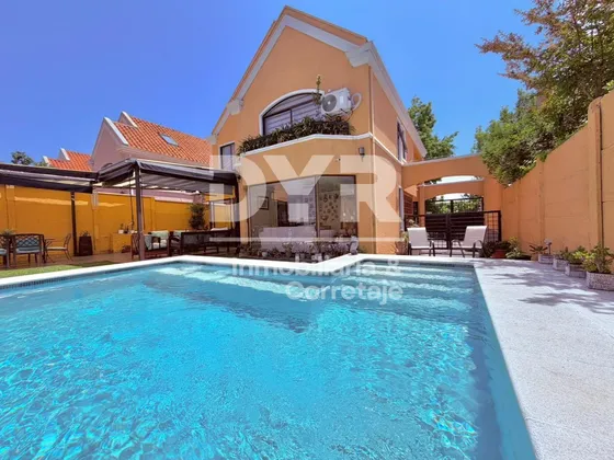 Casa En Venta San Carlos De Apoquindo 4 Dorms 3 Baños