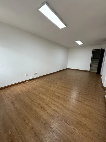 Alquilo Local Ideal Para Oficina En 2do Piso En Ensanche Paraíso  Aprox Ágora Mall  Código: Pd394
