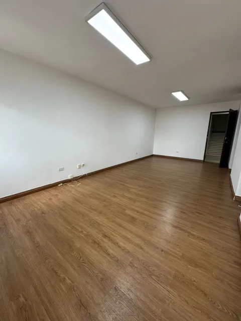Alquilo Local Ideal Para Oficina En 2do Piso En Ensanche Paraíso  Aprox Ágora Mall  Código: Pd394