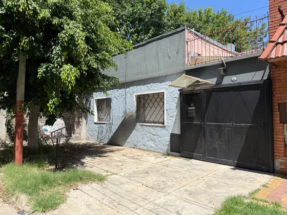 Casa 3 Ambientes Con Patio En Venta