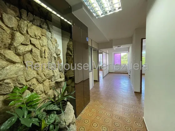 Oficina Lista Para Consultorio Abogados Contadores En Zona Centro Maracay Vista Panoramica Amplios Espacios Estef 25-12863