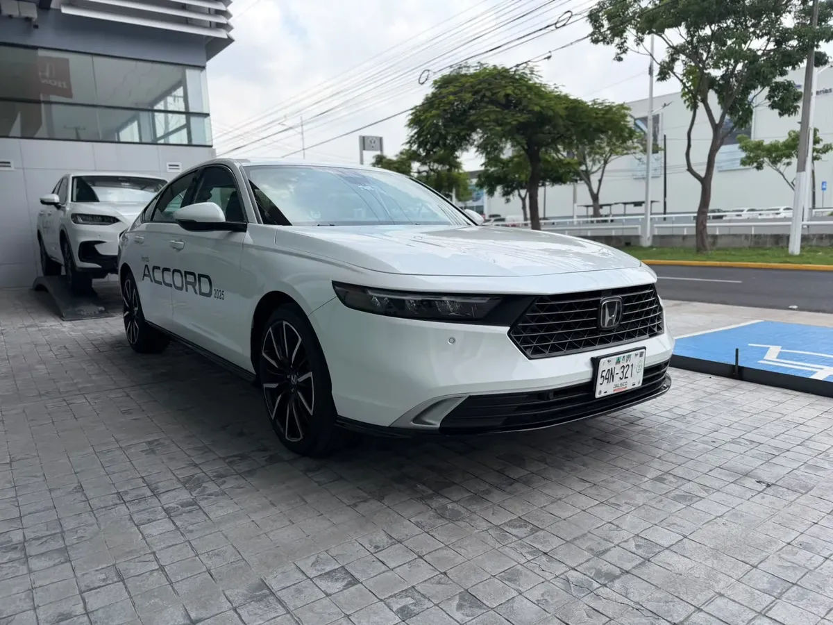 Honda Accord 2025 Touring Hev