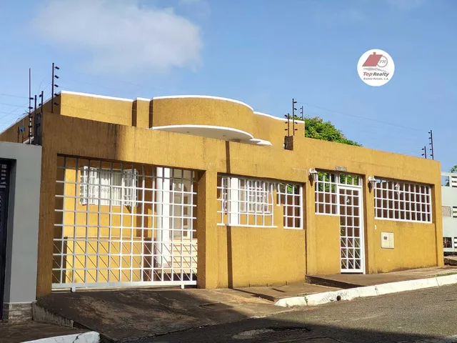 Alquiler De Amplia Casa En  Villa Granada