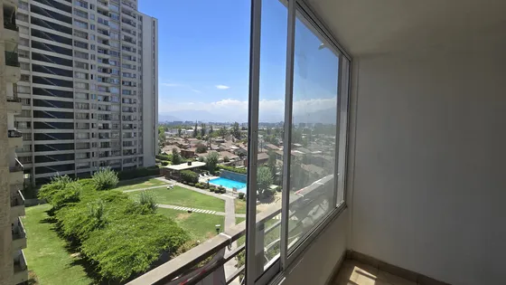 Vista Despejada Con Estacionamiento Y Bodega