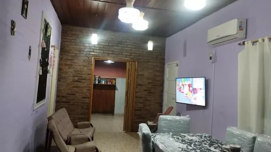 Casa En Venta - 2 Dormitorios 2 Baños - 370mts2 - Avellaneda