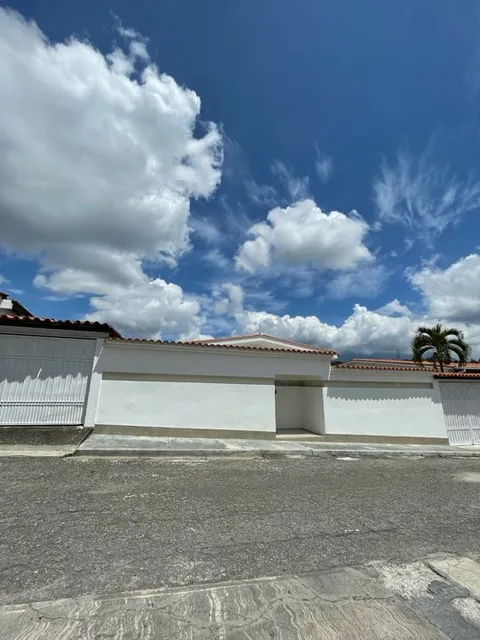Casa Para Venta En Cumbres De Curumo #2394