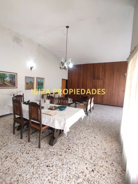 Ibiza Propiedades   Vende  Casa-quinta, Ubicada En La Urbanización La Floresta, Calle Las Palmas Quinta Evelyn N° 19 ,  Municipio Girardot, Maracay  Estado Aragua.