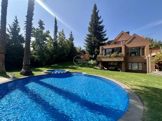 Casa En Venta De 6 Dorm. En Lo Barnechea