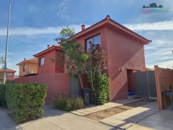 Casa En Venta De 3 Dorm. En Copiapó