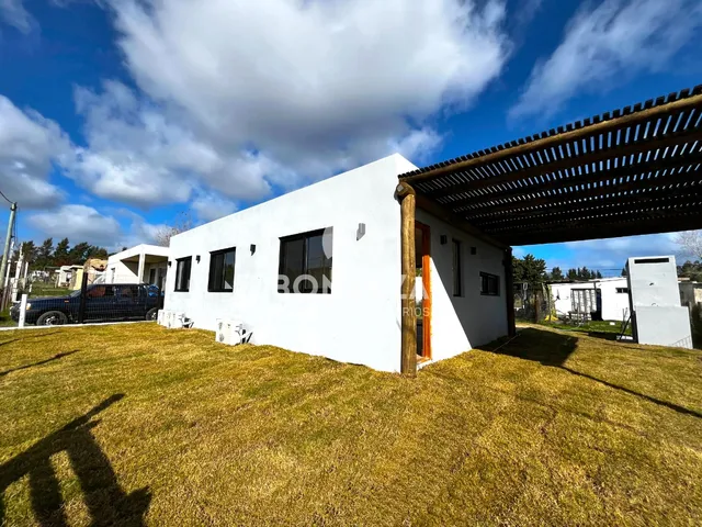 Casa En Venta, Piriápolis, Fraccionamiento Tierra Clama. Posibilidad De Financiación.  Dormitorios,  Baños. 