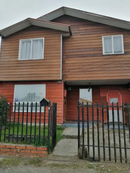 Amplia Casa De 2 Pisos Regularizada. Se Reciben Ofertas.