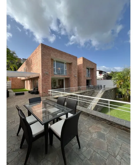 Se Alquila Casa En Prados Del Este