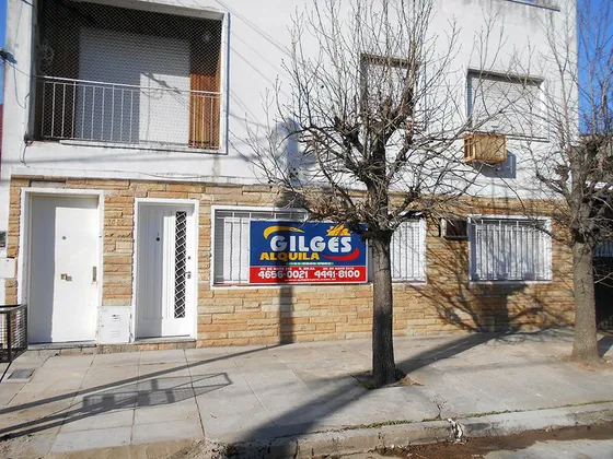 Venta Departamento 3 Amb.  Pta. Baja  Frente- Ramos Mejia  Con Patio Y Lavadero