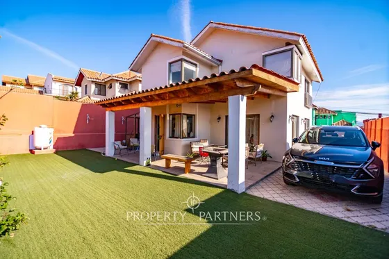 Casa Con Excelente Ubicación En San Joaquín