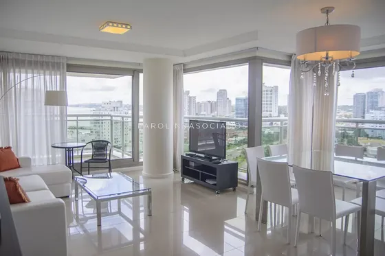 Apartamento De 2 Dormitorios A Pasos Del Mar En Torre Imperiale, Punta Del Este.