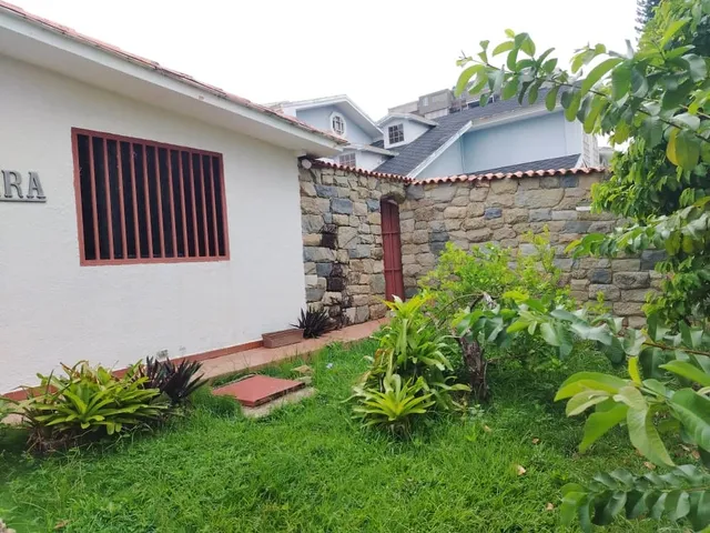 Casa Quinta Para Remodelar En Valencia Carabobo : Ubicada En Una Zona Residencial Privilegiada *urb. La Viña Calle Las Flores