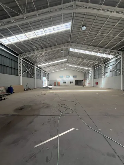 Bodega De 907m2- Oficina- Estacionamiento, Terreno De 1800m2