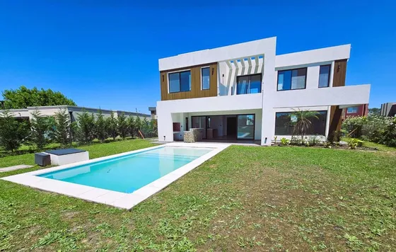 Venta Casa 4 Ambientes Pileta Parrilla Santa Ines