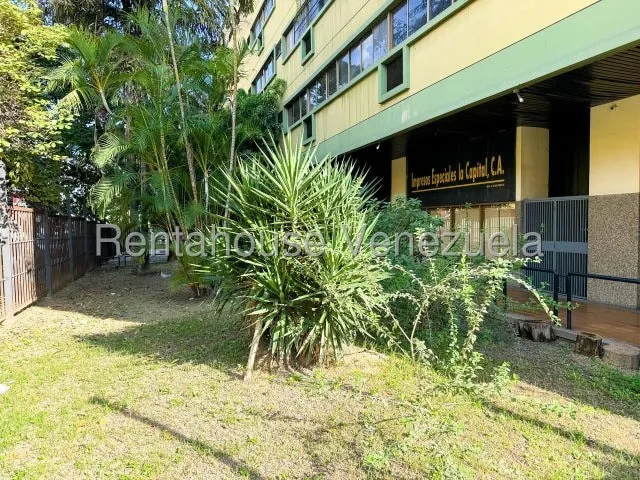 Local Comercial A Pie De Calle En Alquiler En Los Ruices 25-10204 Cs