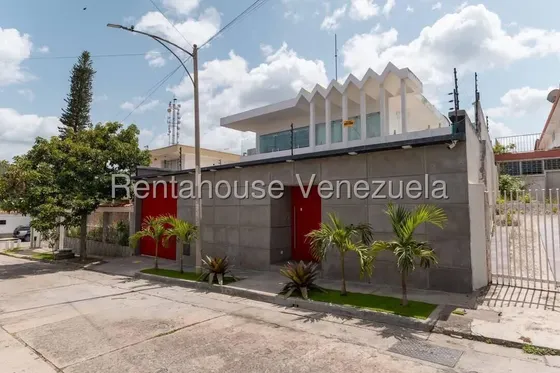 Espectacular Casa En Venta, Urb. Colinas De Vista Alegre, Calle Cerrada