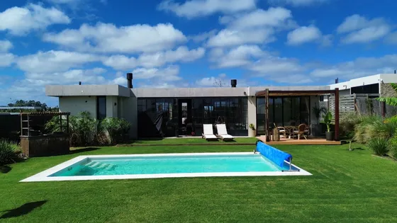 Venta Hermosa Casa En Barrio Privado 