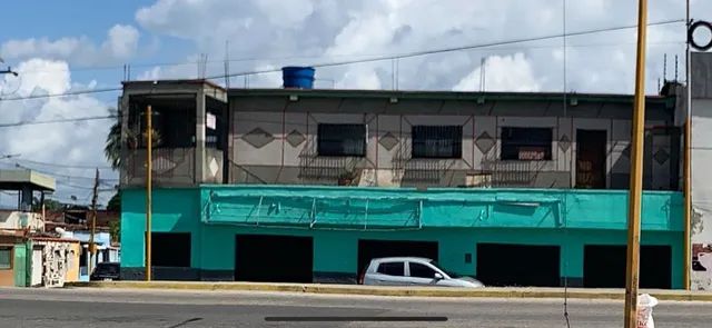 Global Vende Local Comercial Ubi En La Av. Universidad C/c Av. Sesquicentenaria, Sector Santa Rosa, Valencia.