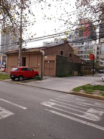 Terreno De 450 M2 En Ñuñoa, Excelente Ubicación Comercial.