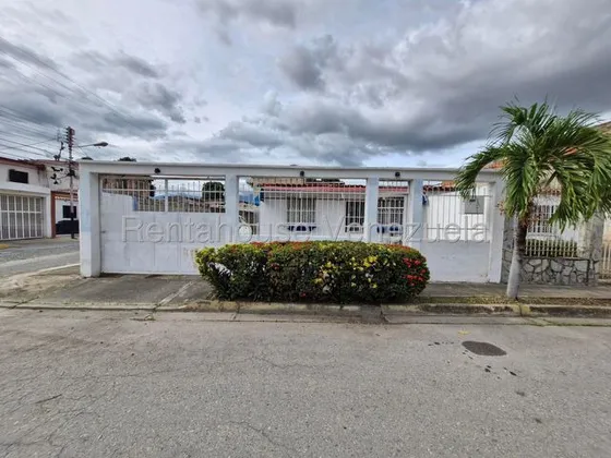 Casa En Venta La Morita I  Urb Los Mangos Maracay 25-22446 Apd