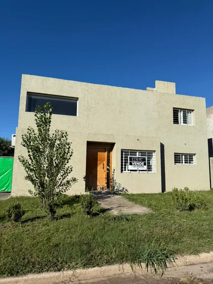 Venta Casa En Colonia Tirolesa Barrio Los Aromos