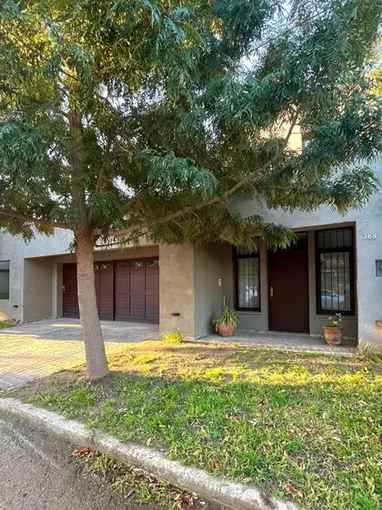 Casa 3 Dorm. En Venta En B° Vista Verde Con Pileta