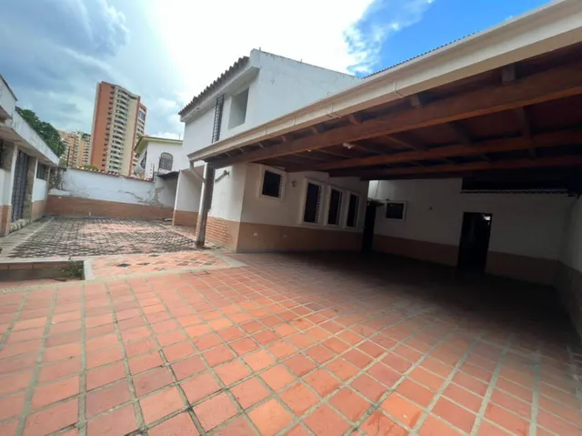 Casa En Venta En Urb Las Chimeneas, Valencia, 85.000$ Mml;  Solo Clientes