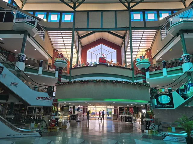 Local Centro Comercial Ciudad Puente Real 