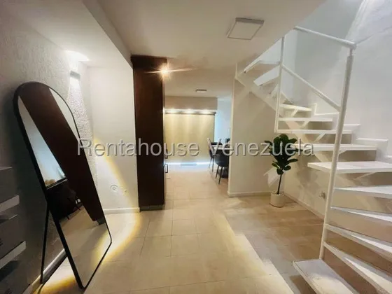María Martínez Vende Moderna Casa En Urbanismo Cerrado En Cabudare, Diseño Moderno Y Funcional, Acogedoras Habitaciones, Ideal Para Quien Busca Comodidad Y Seguridad.
