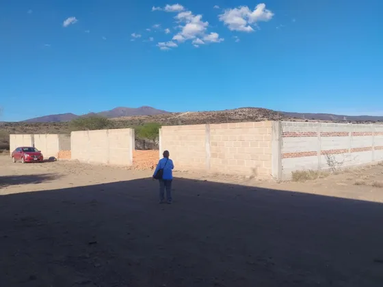 Venta De Terrenos (2) De 600 M 2 Cada Uno, Bardeados. Aún En Tramite De Escrituración 